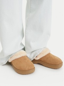 Crocs Klapki Classic Unfurgettable Vegan Suede Clog 212106 Beżowy