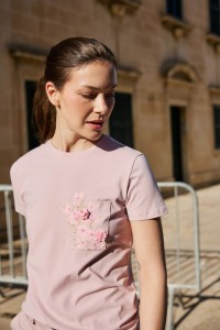 T-shirt z kieszonką różowy