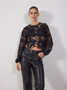 Bluzka z haftowanym wzorem - czarny