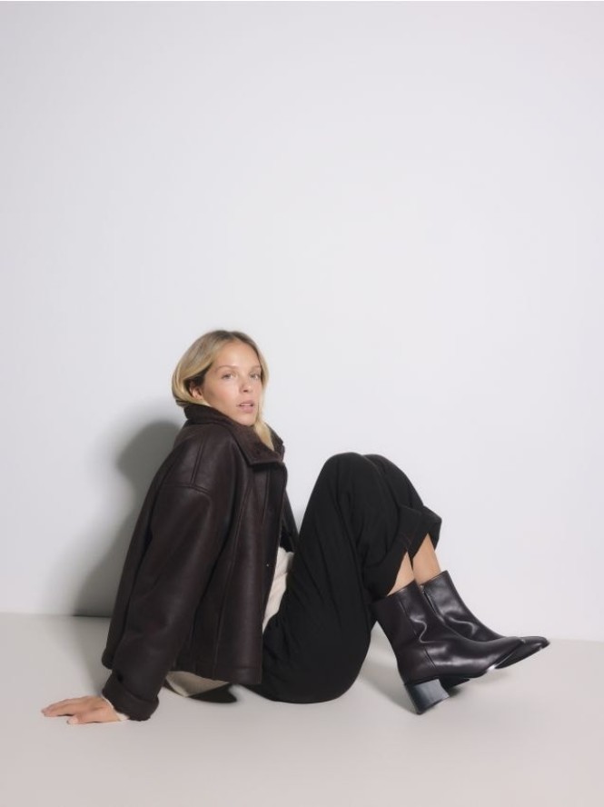 Skórzane botki na obcasie - mahoniowy