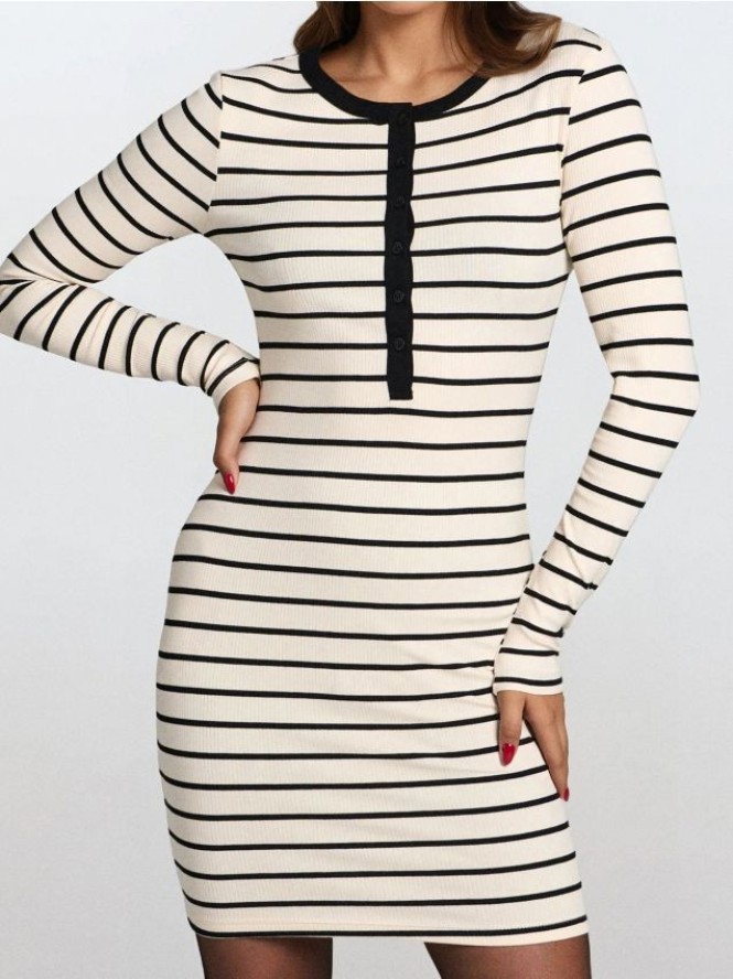 Dopasowana sukienka w paski - wielobarwny