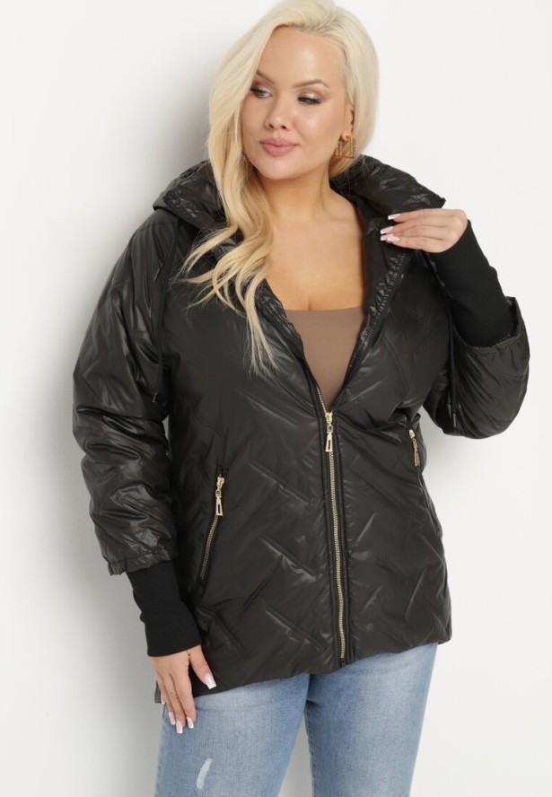 Czarna Kurtka Pikowana z Odpinanym Kapturem z Dłuższym Tyłem Rivselia