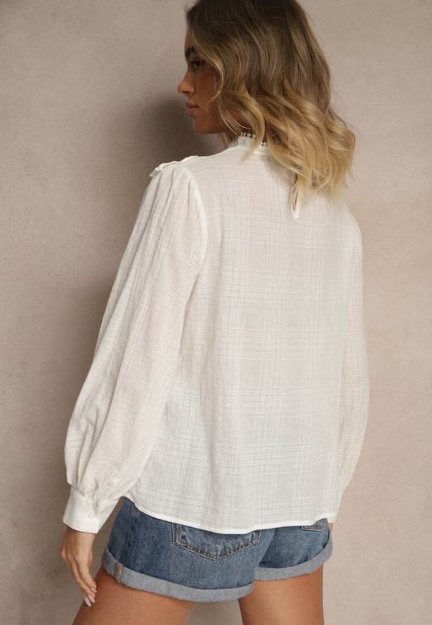 Biała Bluzka z Bawełny Zdobiona Ażurowym Haftem i Falbaną Nevole