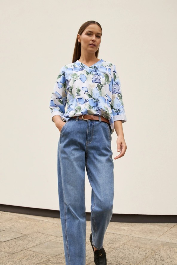 Bluza w kwiaty niebieska