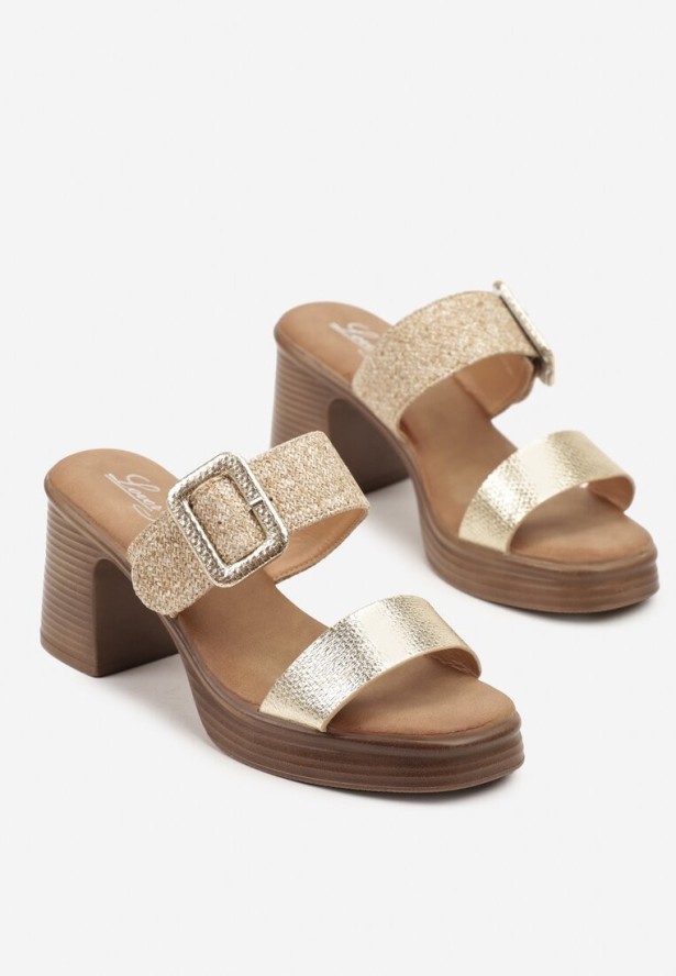 Złote Klapki na Obcasie z Ozdobną Klamrą i Plecionką Tuloti