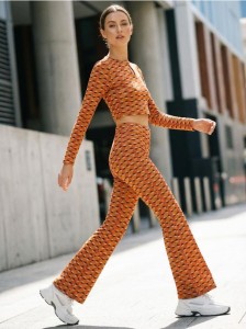 Legginsy flare ze wzorem geometrycznym - wielobarwny