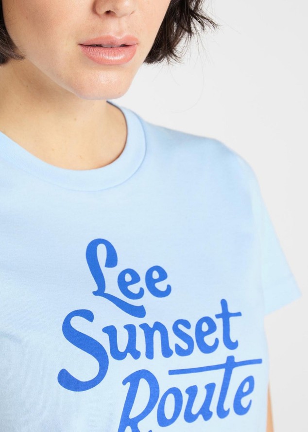 DAMSKI T-SHIRT LEE LEE GRAPHIC TEE REGULAR FIT SKY BLUE L41AEPNR 112108860