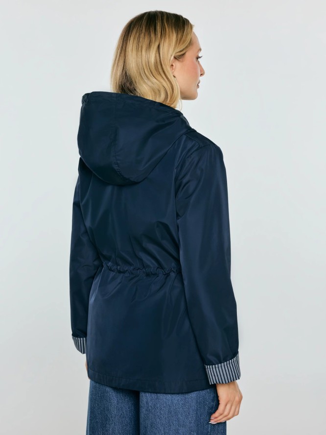Kurtka damska przeciwdeszczowa z regulacją w talii z kapturem granatowa Lisa 403