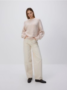 Wzorzysty sweter - pastelowy róż