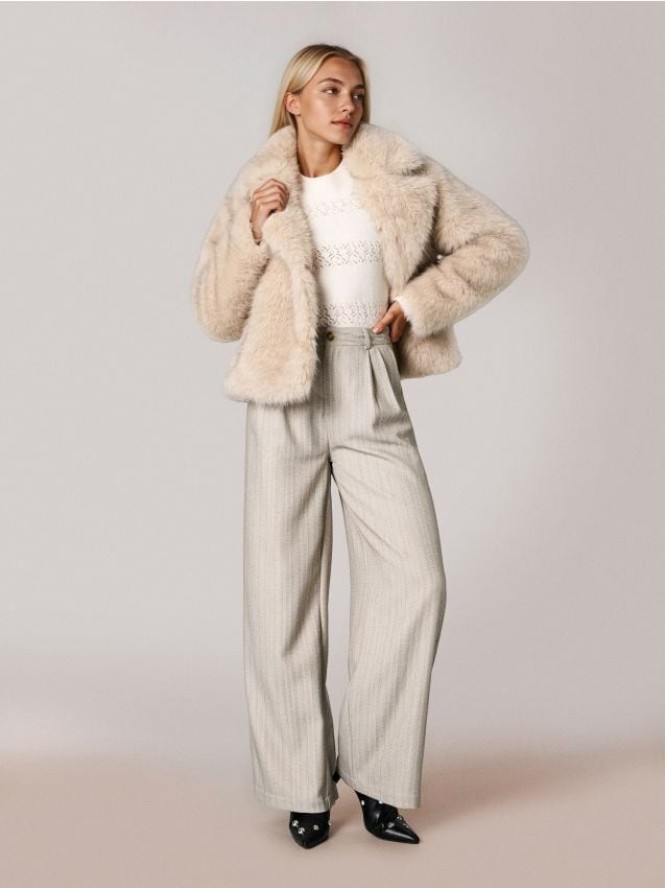 Ażurowy sweter z domieszką wełny - kremowy