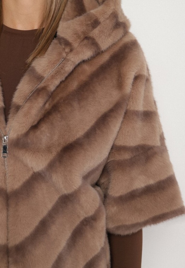 Beżowa Kurtka Futerko Oversize z Kapturem i Rękawami 3/4 Idanne