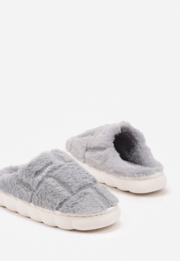 Szare Kapcie na Płaskiej Podeszwie z Futerkiem i Geometrycznym Motywem Naolivia