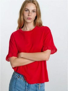 Bawełniana bluzka z ażurowymi detalami - czerwony