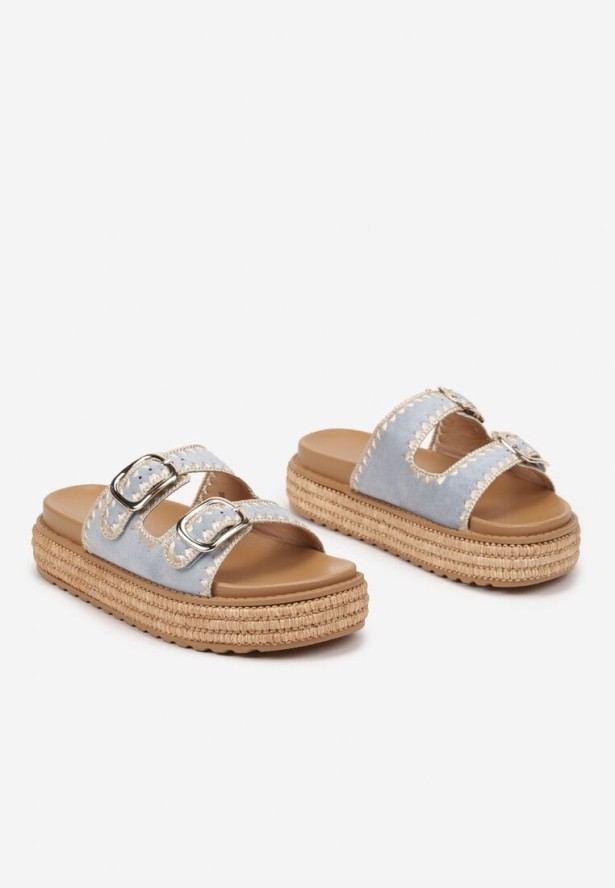 Niebieskie Klapki na Platformie Ozdobione Geometrycznym Motywem i Klamrami Neorian