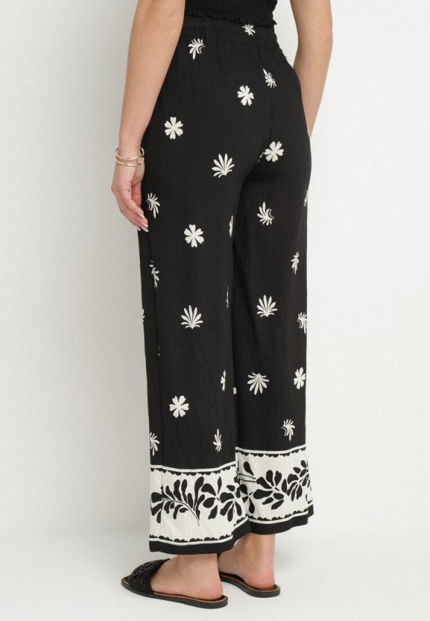 Czarne Szerokie Spodnie z Wiskozy w Kwiatowy Wzór z Gumką w Pasie Nimiova