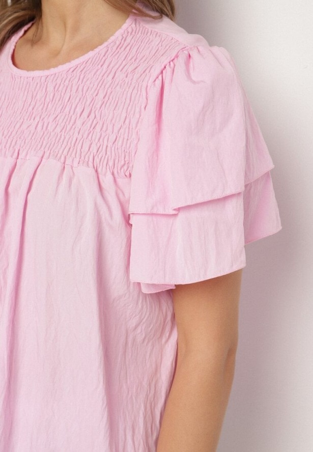 Różowa Bluzka z Wiskozą o Trapezowym kroju z Falbankami i Elastyczną Wstawką Dorlimi