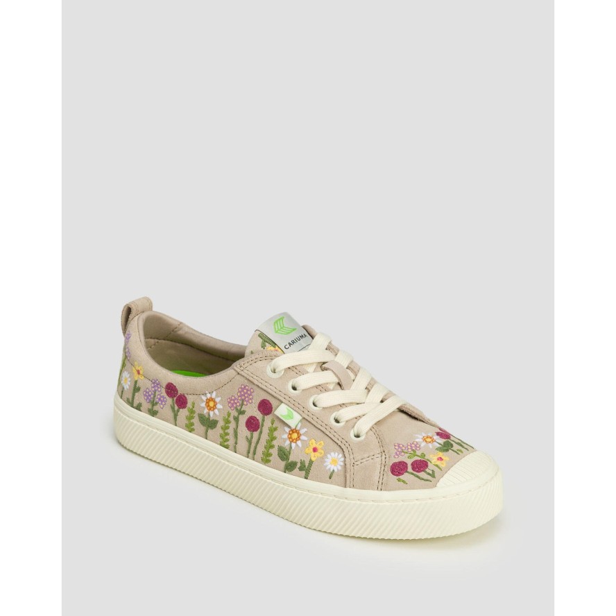 Trampki zamszowe Cariuma OCA Low Rose Suede Embroidered Flowers