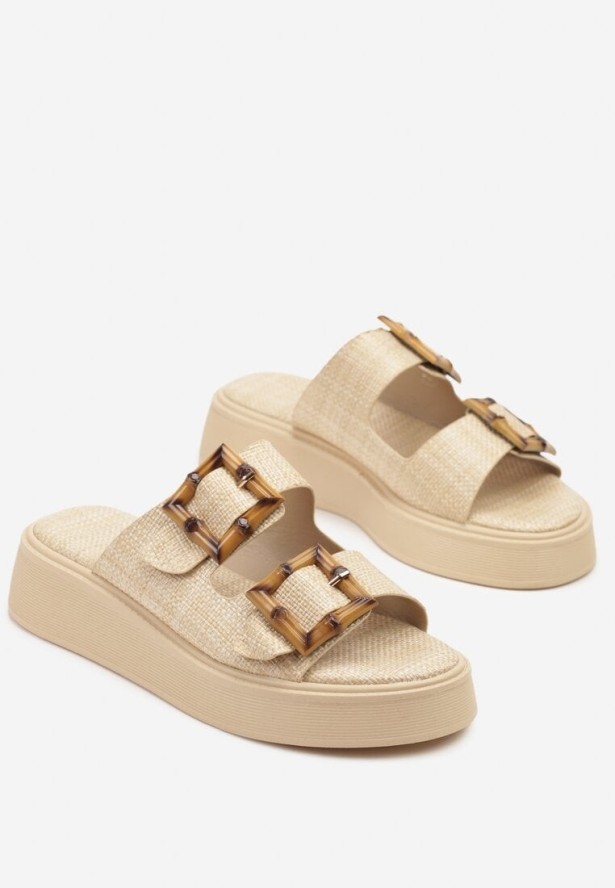 Beżowe Klapki na Grubej Podeszwie z Paskami z Klamrami Imitującymi Drewno Nilasina