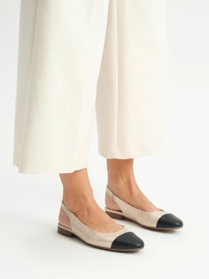 Platynowe baleriny typu slingback z czarnym noskiem