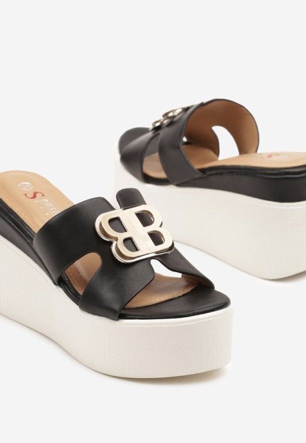 Czarne Klapki na Platformie i Koturnie z Metaliczną Ozdobą Talieras