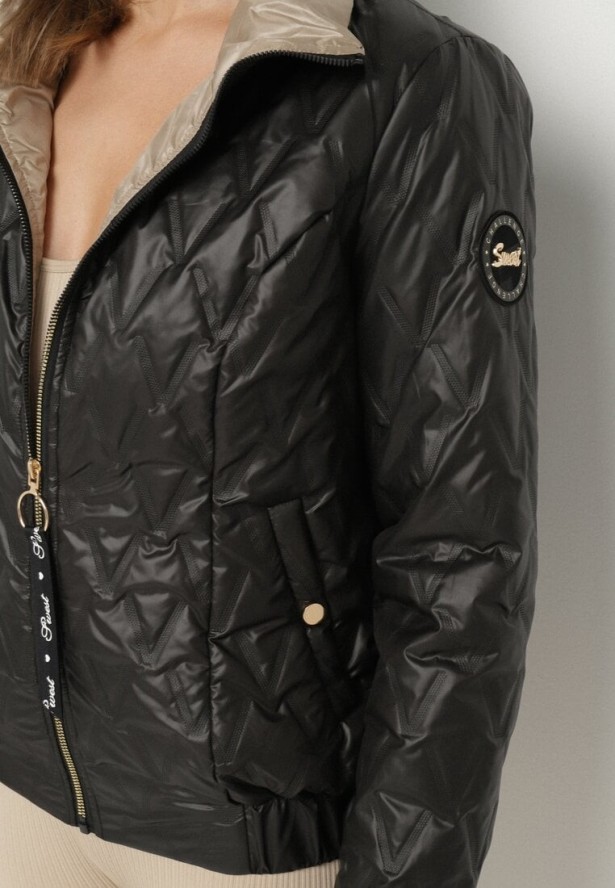 Czarna Kurtka z Pikowanymi Przeszyciami i Elastyczną Gumką w Pasie Relriva