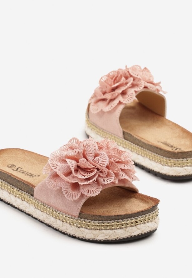 Różowe Klapki Zdobione Plecioną i Kwiatową Aplikacją Kinellea