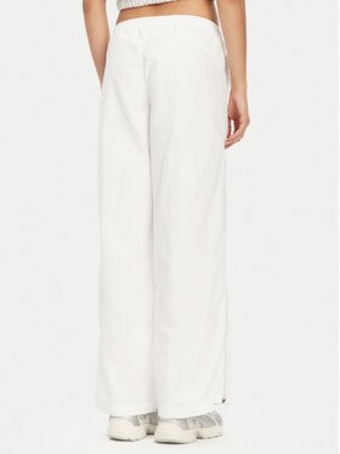 Puma Spodnie dresowe Dare To 629808 Biały Relaxed Fit