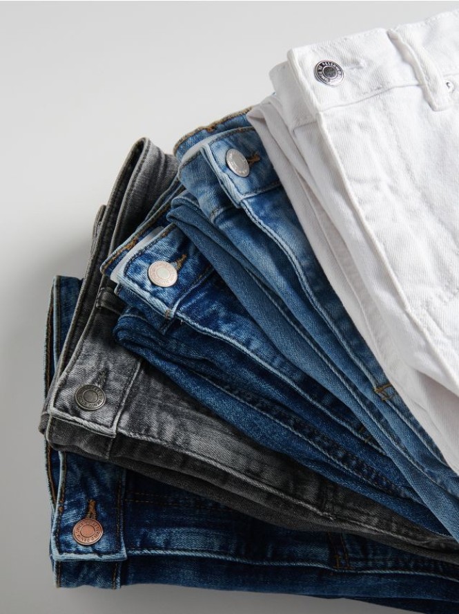 Jeansy boyfriend slim - biały