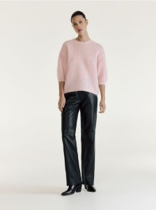 Sweter z wełną - pastelowy róż