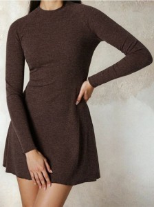 Prążkowana sukienka mini - brązowy