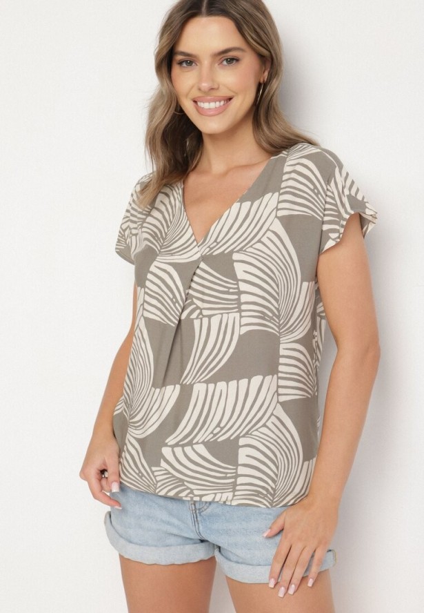 Zielona Bluzka z Wiskozy o Kroju Typu Nietoperz z Krótkim Rękawem Kosirelia