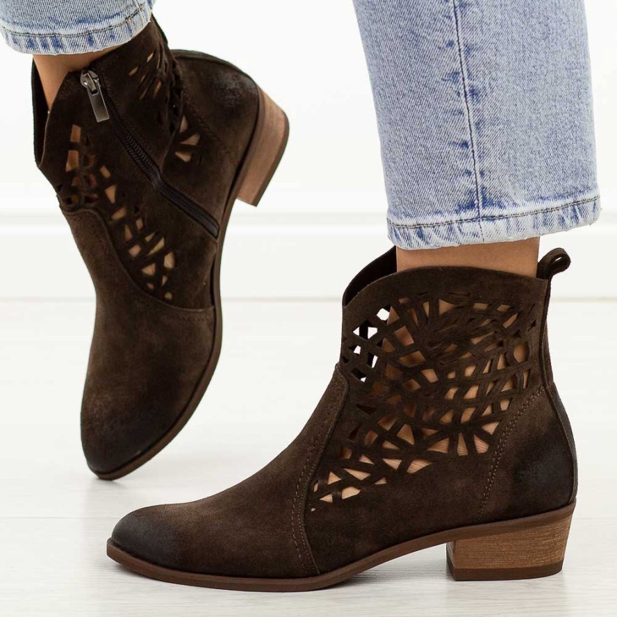 Czekoladowe skórzane Polskie botki damskie ażurowe na obcasie Deoni D398