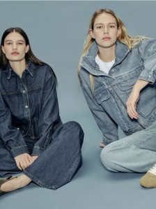 Jeansy wide leg z ozdobnymi kieszeniami - niebieski