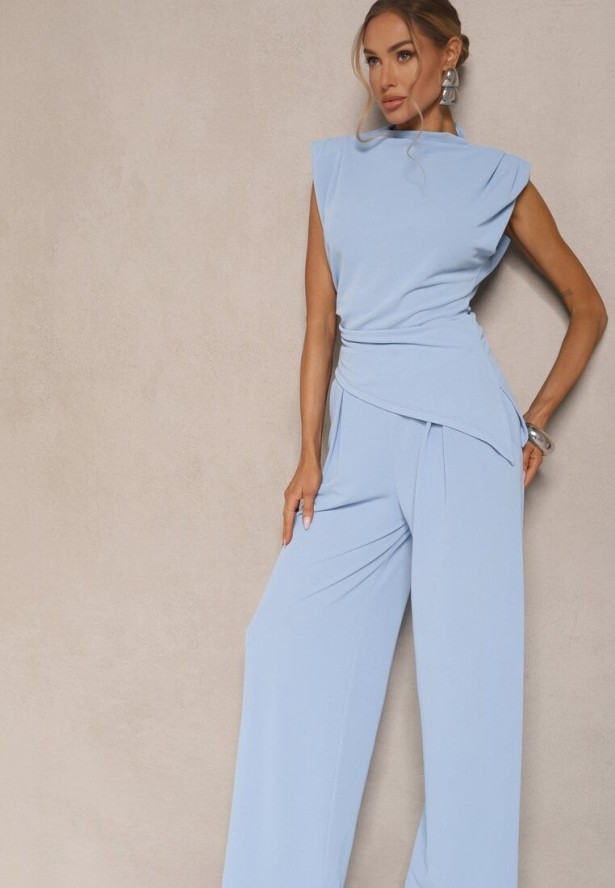 Jasnoniebieski Komplet Bluzka z Poduszkami w Ramionach i Proste Spodnie z Gumką w Pasie Divanes