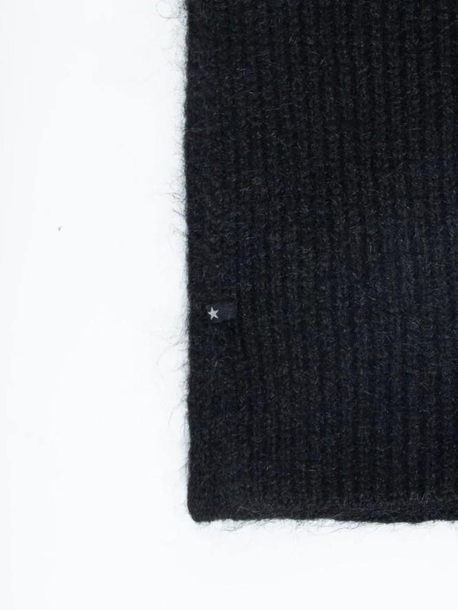 Szalik damski czarny Poleni 906