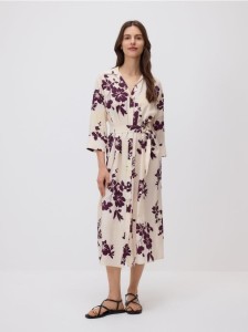 Koszulowa sukienka midi z paskiem - złamana biel