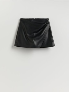 Spódnico-szorty z imitacji skóry - czarny