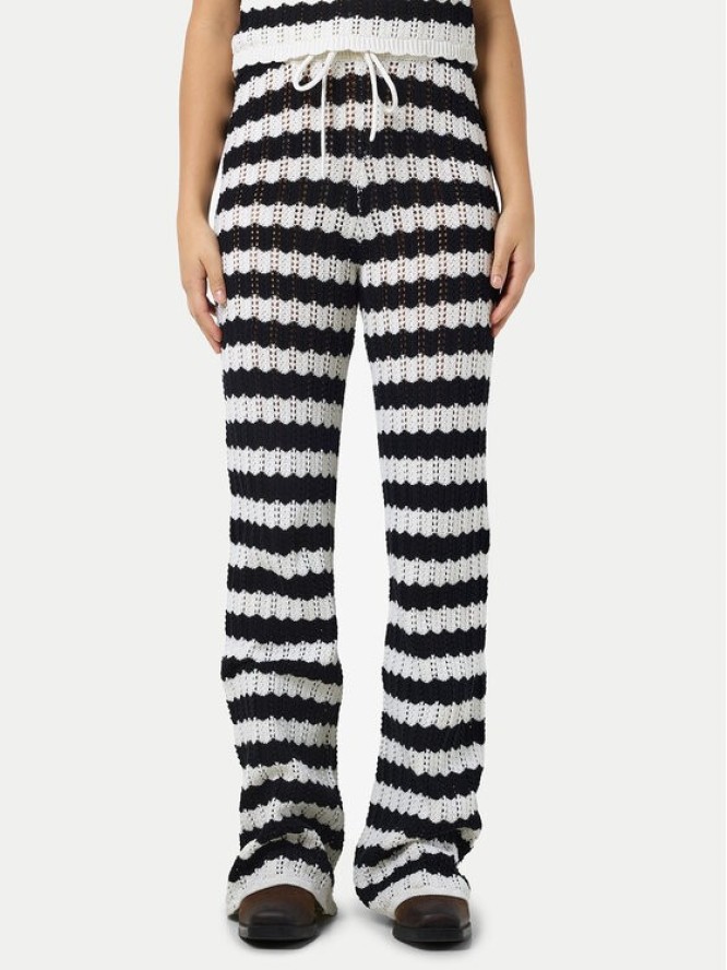 Noisy May Spodnie dzianinowe Laika 27033781 Czarny Flared Fit