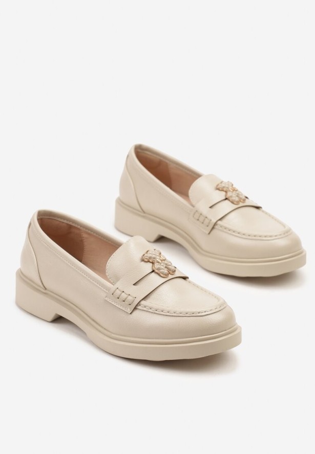 Beżowe Mokasyny ze Skórzaną Wkładką i Ozdobą Meralitia