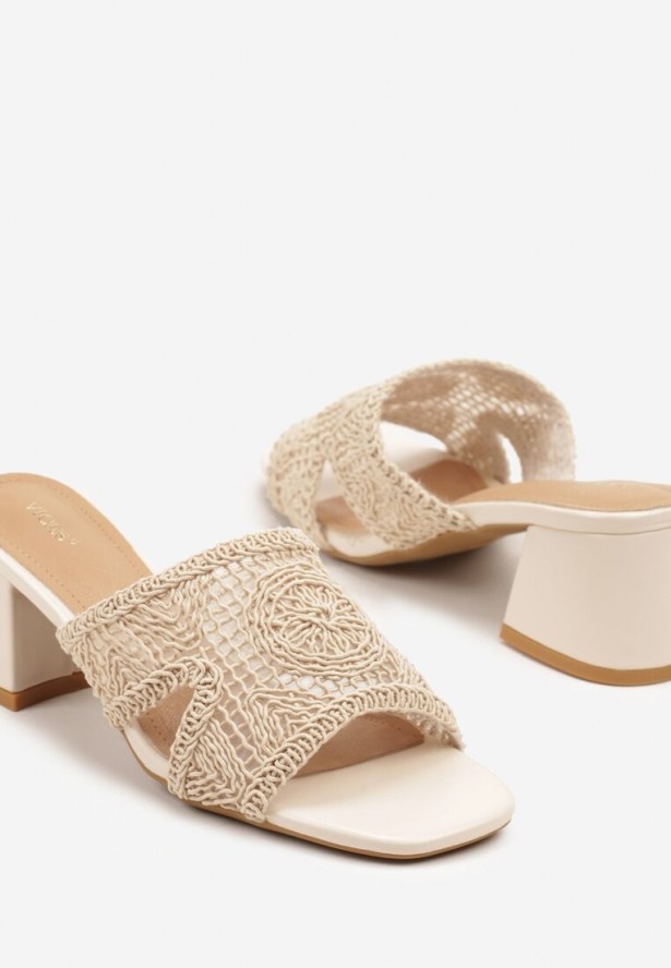 Beżowe Klapki Vices na Słupku Ozdobione Plecionką i Wycięciami Desmaris