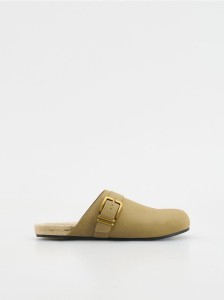Mule z klamrami - beżowy