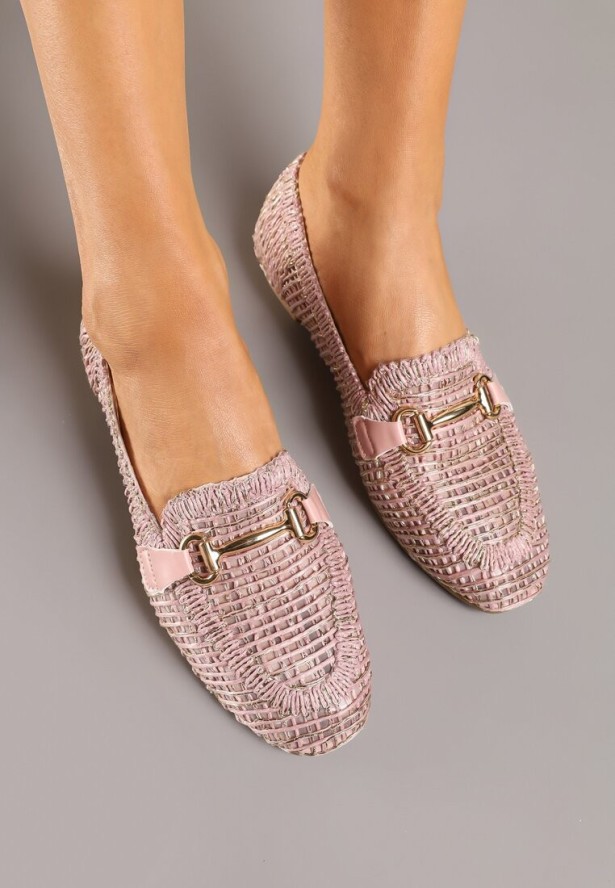 Różowe Mokasyny z Ażurową Cholewką i Klamerką Falionisa