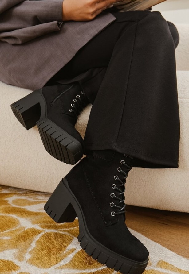 Czarne Botki na Słupku i Platformie ze Sznurowaniem Arove