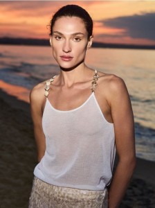 Top z ozdobnymi koralikami - złamana biel