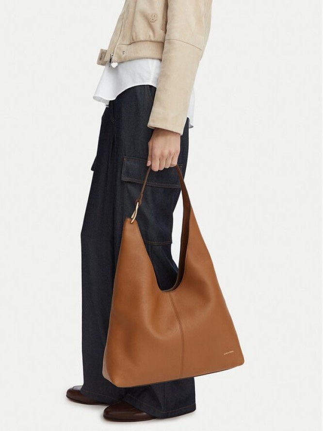 Calvin Klein Torebka Slouchy Leather Md Shoulder Bag LV04F3543G Brązowy jasny