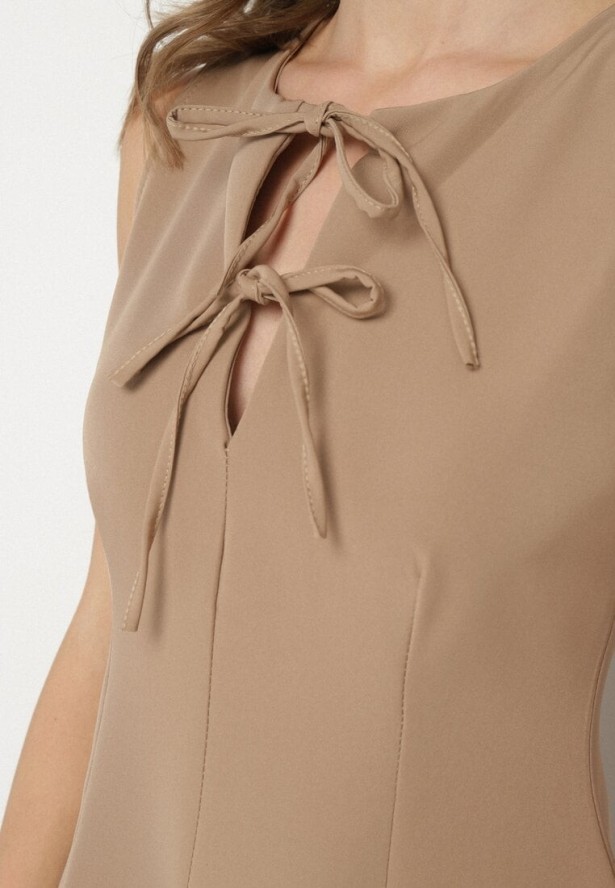 Ciemnobeżowa Rozkloszowana Sukienka Bez Rękawów z Ozdobnymi Wiązaniami Avelkio