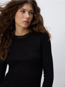 Dzianinowa bluzka z jedwabiem - czarny