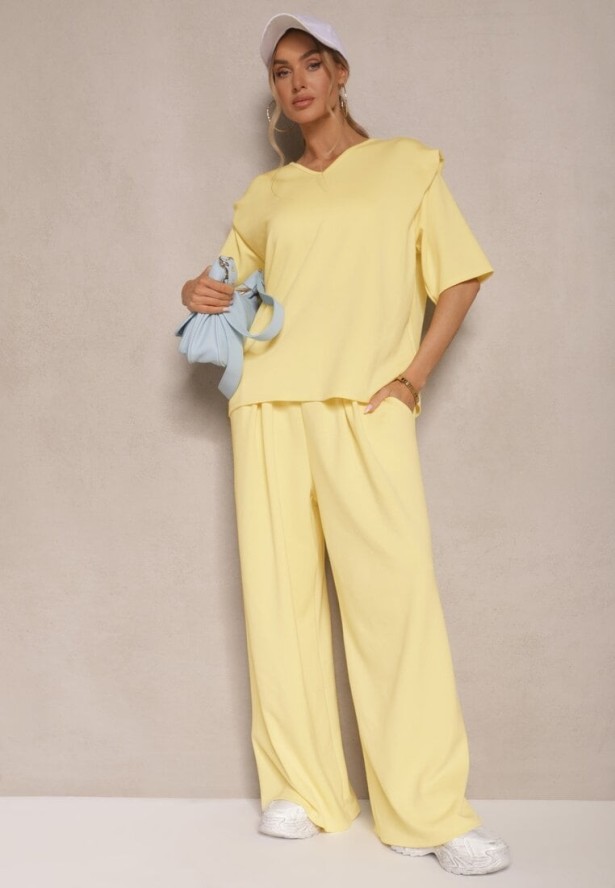 Żółty Komplet z Wiskozą T-shirt z Dekoltem w Serek i Spodnie o Szerokim Kroju Zevline