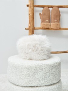 Czapka z imitacji futra - kremowy