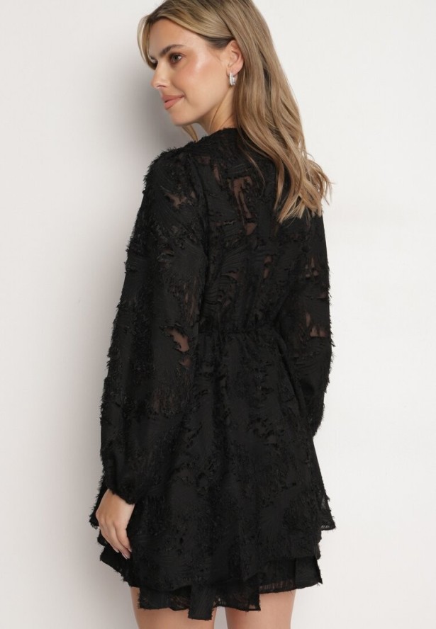 Czarna Sukienka z Ozdobnymi Niteczkami i Marszczeniem Forenamia